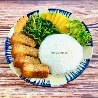 Cơm heo quay ram chay lớn - 40.000 ₫ tại Quán Chay Nhân Tâm - Tôn Đản