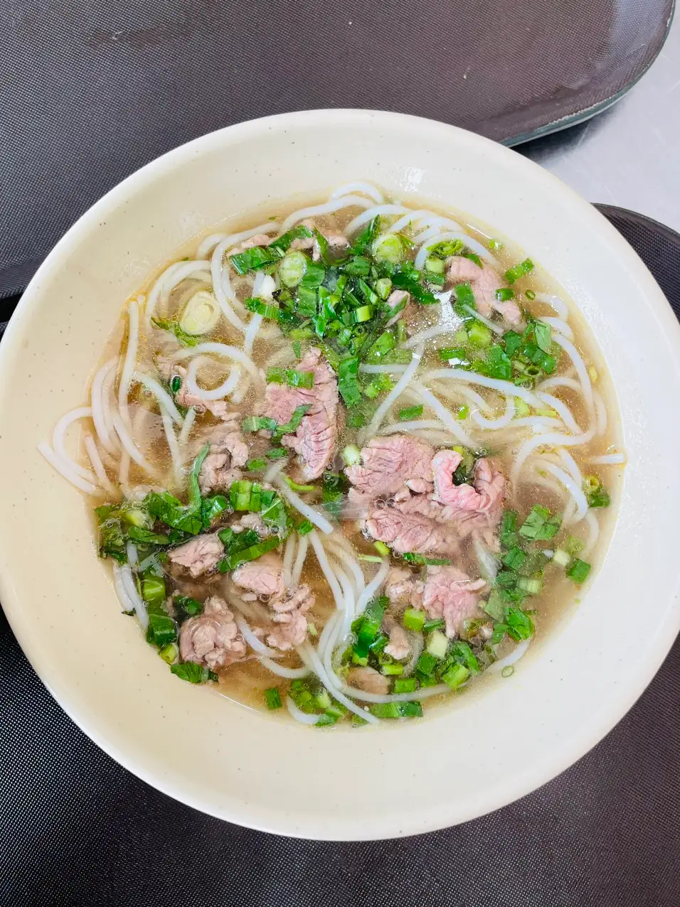 Bún Bò Tái - 60.000 ₫ tại Bún Bò Cô Năm - Lê Văn Lương