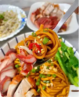 Hình ảnh Combo Bùng Nổ Vị Giác: Mì Trộn Xấ Xíu Quảng Đông + Sữa Hạt Nguyên Chất Mix