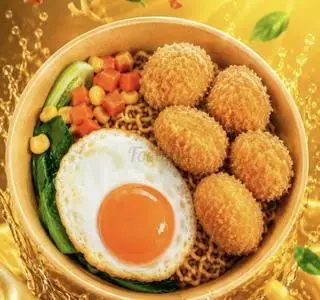 Hình ảnh Mì trộn trứng - gà viên