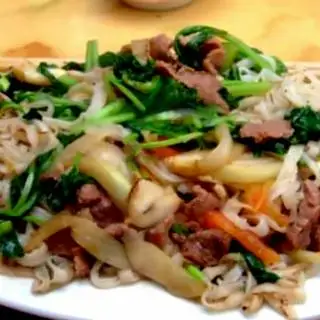 Hình ảnh Phở xào bò rau cải