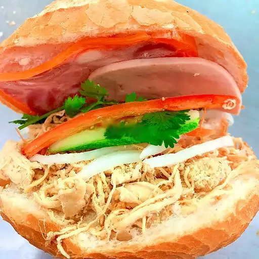 Hình ảnh Bánh mì cóc gà - thịt chả