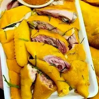 Gà ủ muối hoa tiêu nguyên con chặt sẵn hấp nóng - 220.000 ₫ tại Gà Ủ Muối Hoa Tiêu - Đường 52
