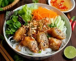 Hình ảnh Bún trộn nem nướng