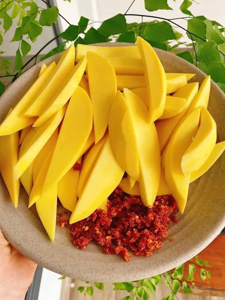 Hình ảnh Xoài Xanh + Muối ớt