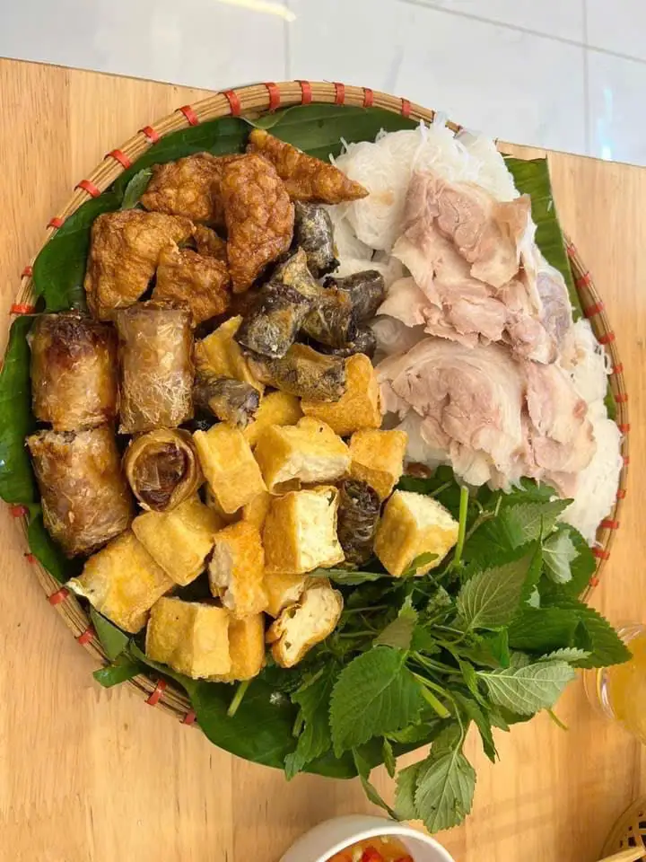 Hình ảnh Bún Đậu Đầy Đủ +1 mirinda