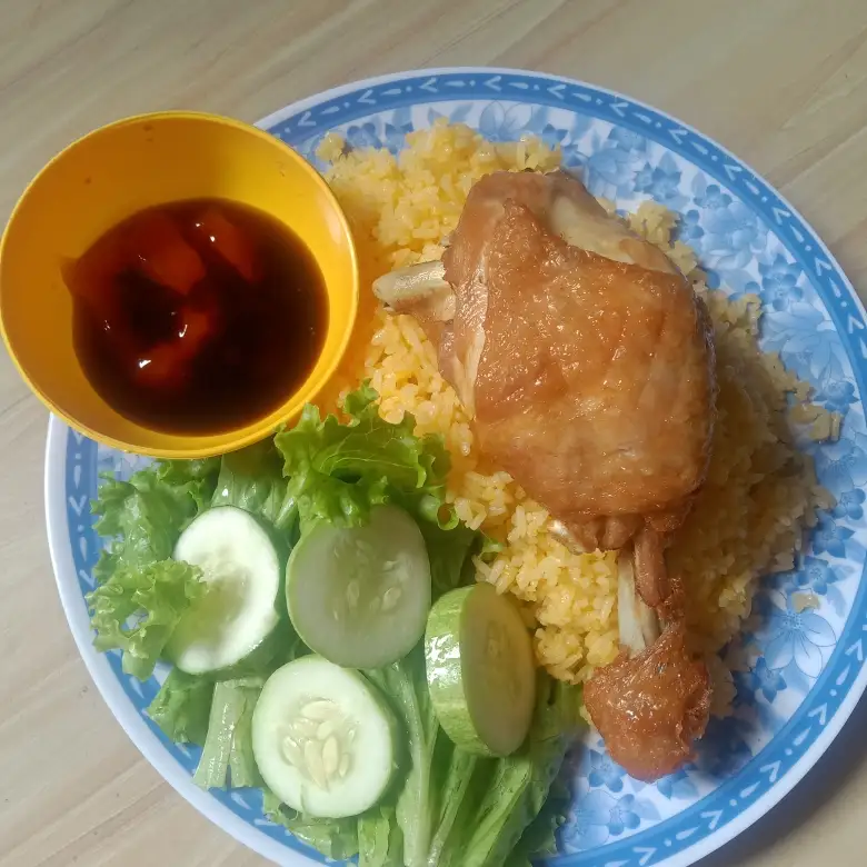 Cơm gà Đùi Tỏi / Má Đùi xối mỡ ( ko canh) - 45.000 ₫ tại Cơm Gà Xối Mỡ Nhà Bột - Nguyễn Thượng Hiền