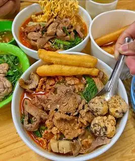 Hình ảnh Mì bò mọc chua cay