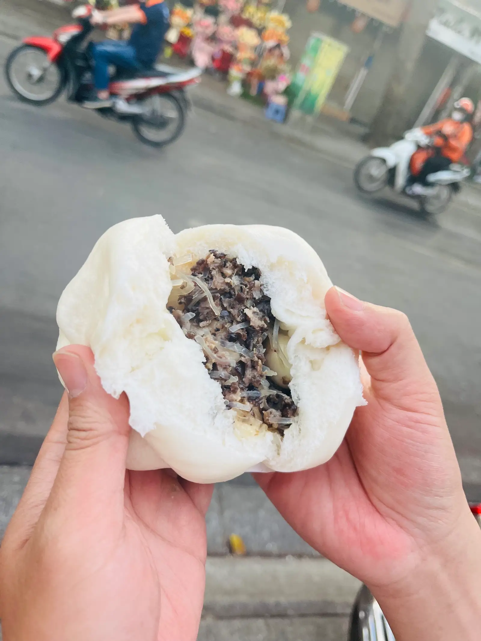 Hình ảnh Bánh bao thịt trứng truyền thống Phề C 