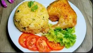 Hình ảnh cơm gà sốt mắm tỏi