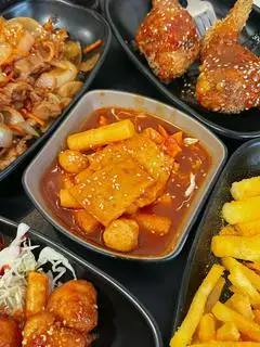 Hình ảnh Tokbokki chả cá cà ri