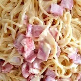 Hình ảnh Mỳ ý sốt kem tươi - jăm bông hun khói