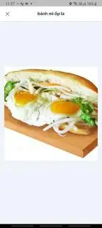 Bánh mì ốp la - 27.000 ₫ tại Hoàng Long - Bánh Mì Hà Nội - Lê Hồng Phong