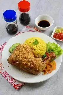 Cơm gà xối mỡ 1 góc tư - 67.000 ₫ tại Cơm Gà Xối Mỡ 68A - Trương Đăng Quế
