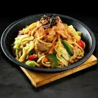 Mì Udon Xào Thịt Bò Mỹ - 125.000 ₫ tại Salmon Sushi - Trần Xuân Soạn