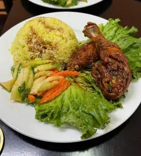 Hình ảnh Cơm Gà Sốt Hoa Quả Đặc Biệt