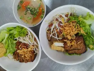 Mì trộn sate chay - 45.000 ₫ tại Bếp Chay Vui Vẻ - Phan Văn Trị