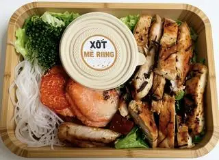 Hình ảnh Salad Gà áp chảo lá chanh