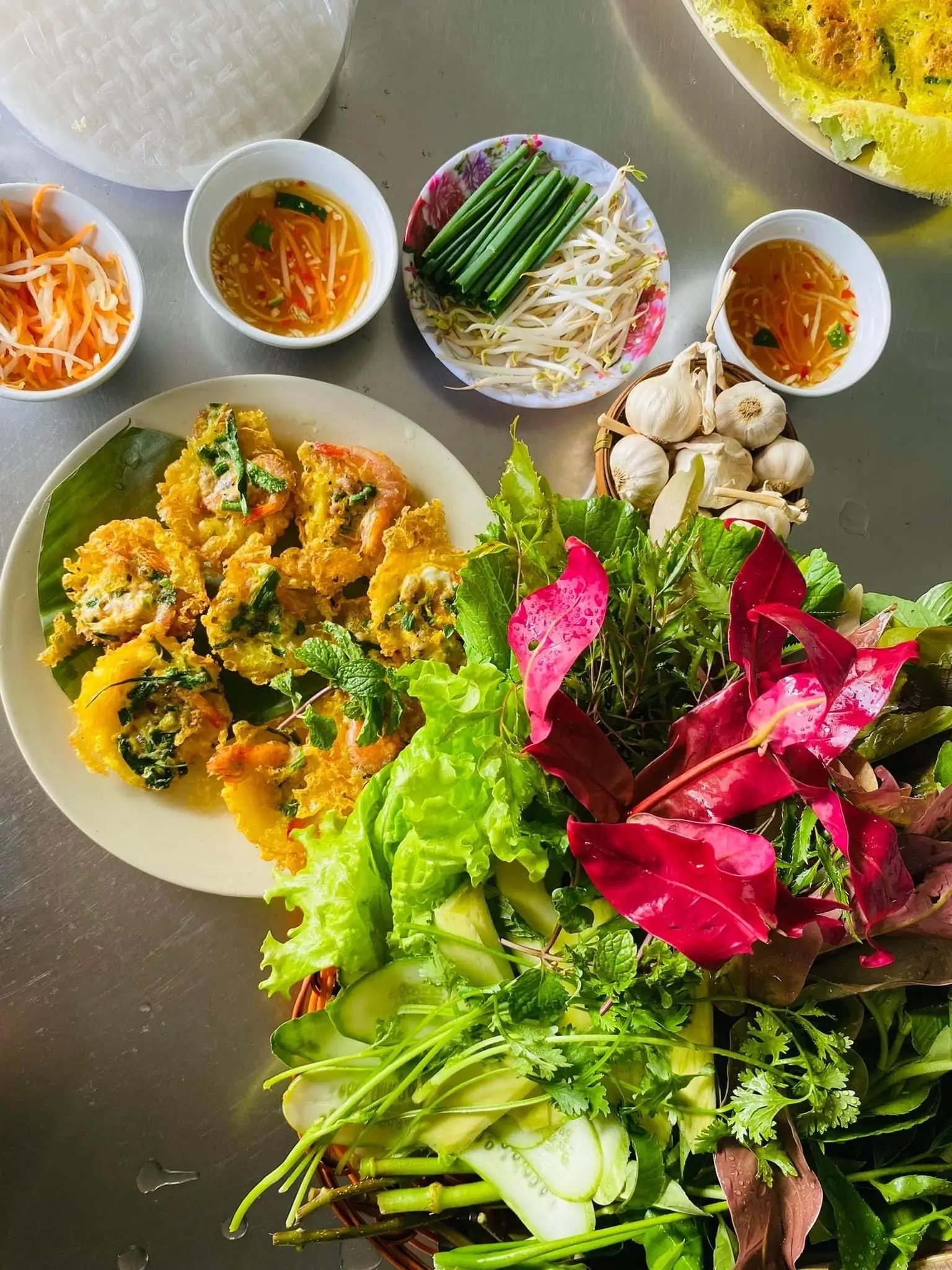Bánh khọt:1 phần/8 cái - 68.000 ₫ tại Bánh Xèo Rau Rừng A Định - Phạm Văn Đồng