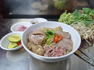 Hình ảnh Bún bò Đặc biệt 