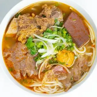 Hình ảnh Bún Bò Đầy Đủ Có Sườn Bò