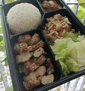 Hình ảnh Cơm Ba Chỉ Heo Nướng Sốt Tiêu Đen