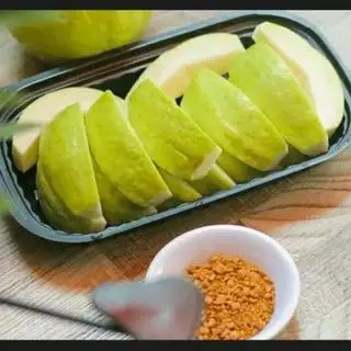 Ổi xẻ 300g - muối tôm - 30.000 ₫ tại MƯỚP FRUITS - Trái Cây & Ăn Vặt - Đường 3 Tháng 2