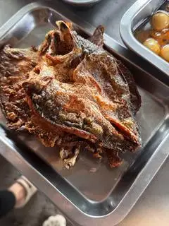 Hình ảnh Cơm cá rô chiên