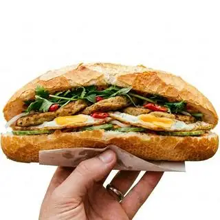 Hình ảnh Bánh mì chả cá nóng đặc biệt 