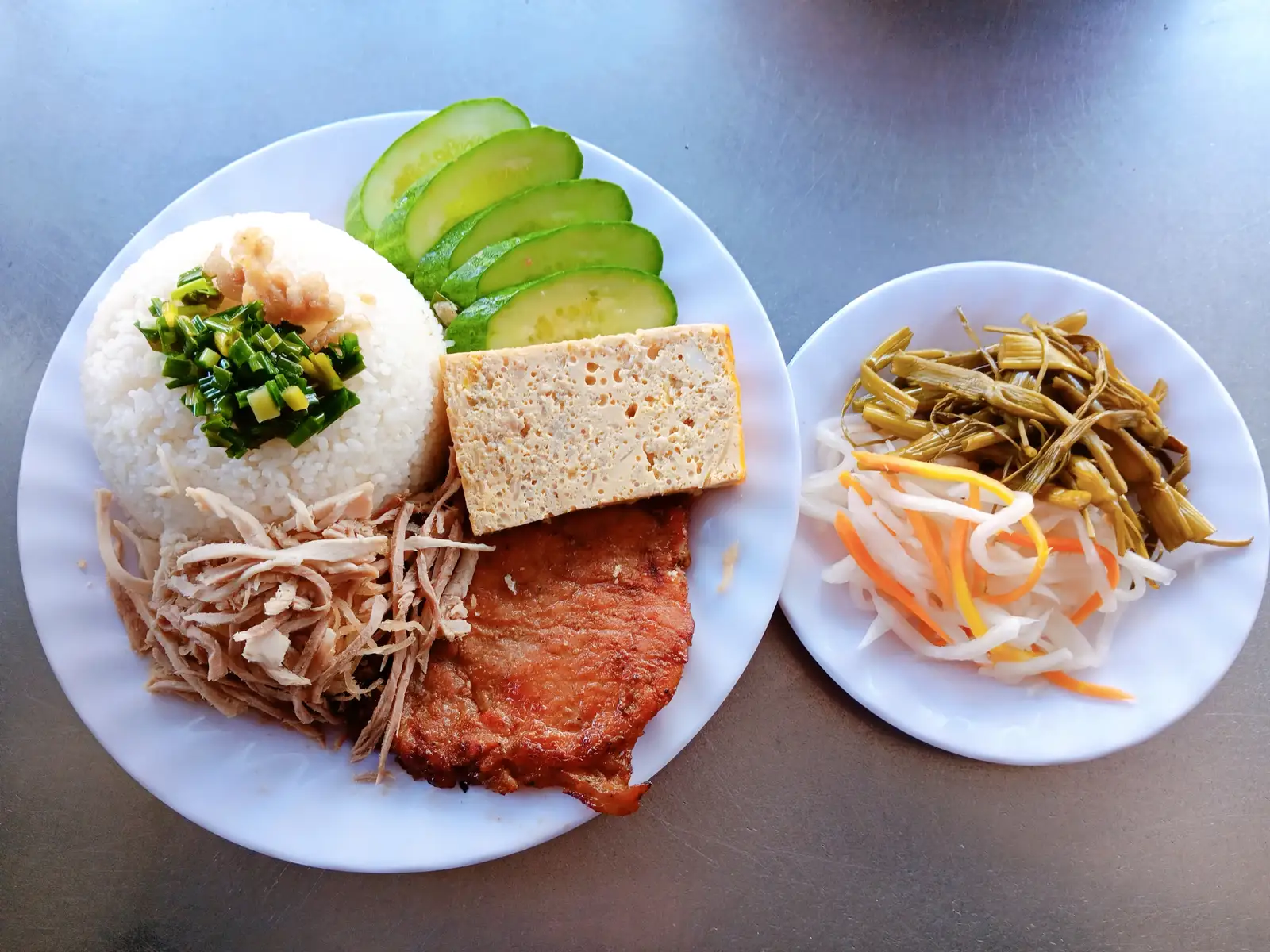Cơm sườn bì chả - 75.000 ₫ tại Cơm Tấm Thuận Phong - Gò Ô Môi