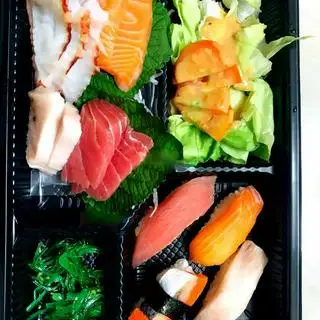 Sushi Sashimi Sét + Sup Miso - 299.000 ₫ tại Salmon Sushi - Trần Xuân Soạn