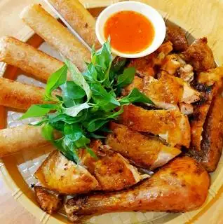 Combo 1/2 Gà Nướng Lu( kèm 4 bánh bao) - 140.000 ₫ tại Gà Nướng Lu A Sơn - Cách Mạng Tháng 8