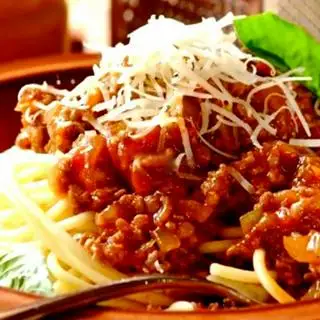 Hình ảnh Mỳ bò hầm rượu vang chicken hun khói