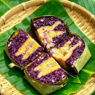 Hình ảnh bánh chưng hethy gạo lứt đen nhân thịt lạc ( chuẩn gạo lứt đen  . nhà làm (quán ấp sẵn 