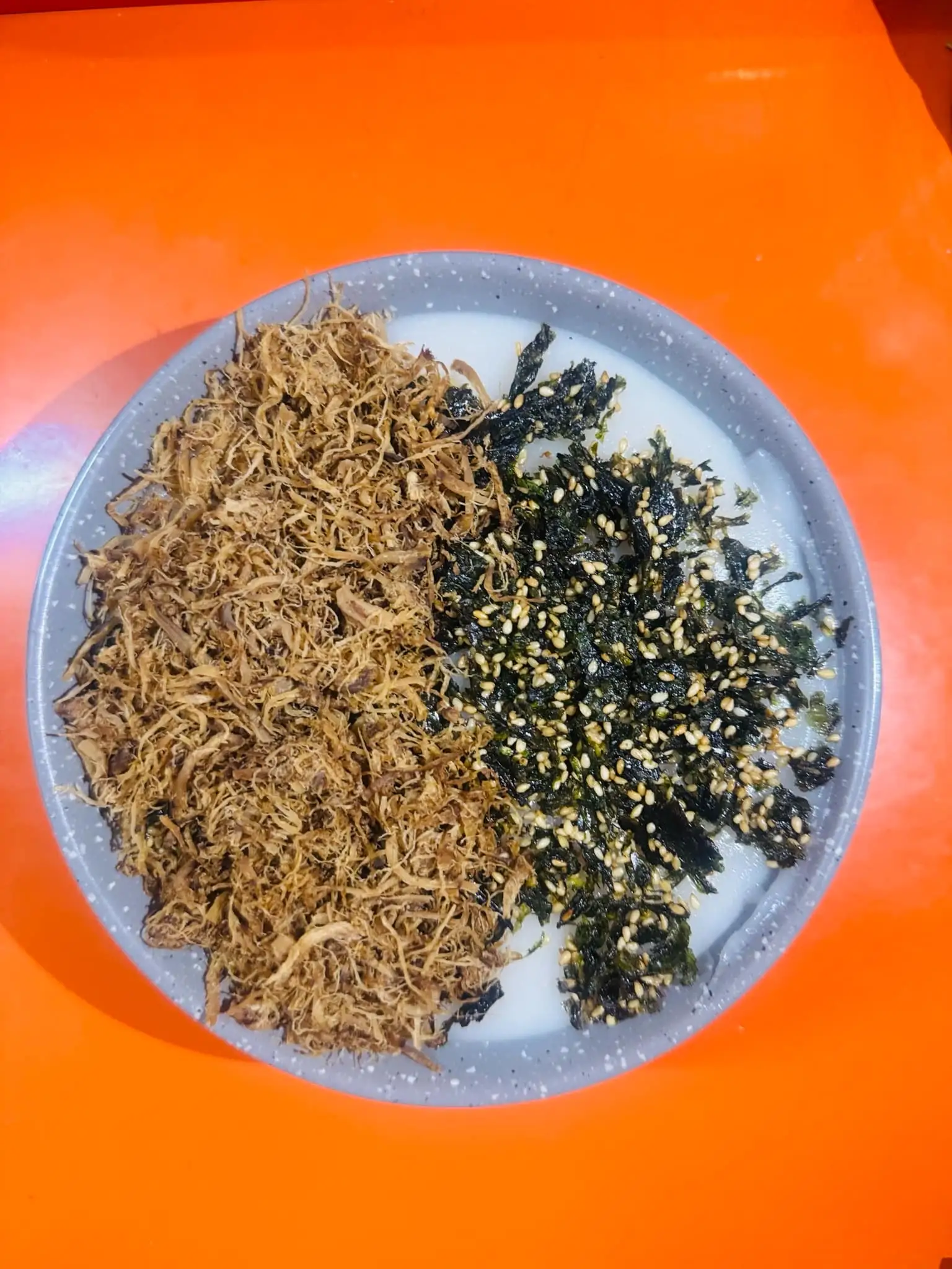 cháo nấm rong biển - 45.000 ₫ tại Cháo Sườn A Chén - Nguyễn Đình Chính