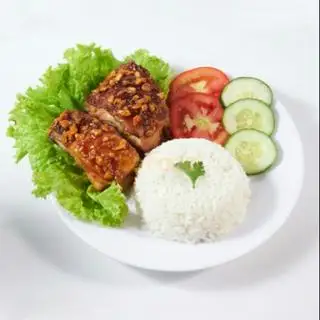 Hình ảnh Cơm gà sốt mắm tỏi (lớn)