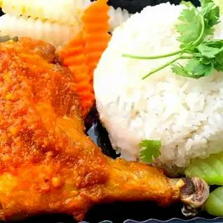 Cơm đùi gà góc tư sốt thái - 65.000 ₫ tại Cơm Gà Xối Mỡ Tài Ký - Đường Số 32