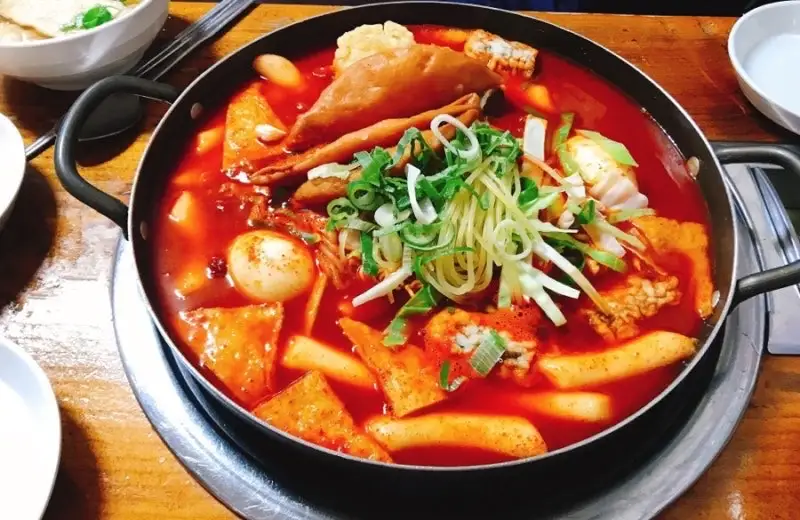 Lẩu Tokpoki  - 240.000 ₫ tại Miss Korea - Gà Rán Hàn Quốc - Nguyễn Thiện Thuật