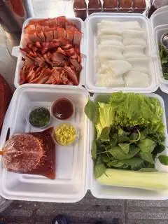 Hình ảnh Bánh hỏi heo quay xá xíu phá lấu 