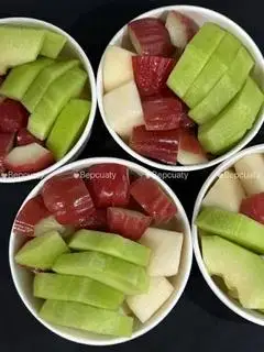 Hình ảnh khay roi + táo+ ổi