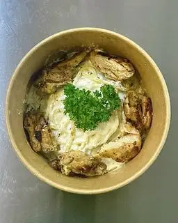 Mì ý sốt kem gà thảo mộc áp chảo - 99.000 ₫ tại Ghost Kitchen - Bếp Mì Ý - Nguyễn Hữu Cảnh