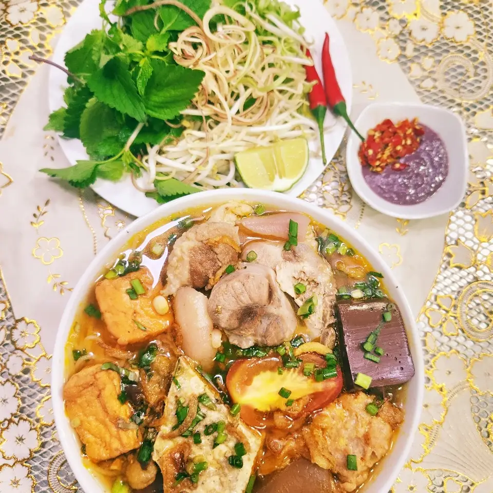 Bún riêu cua mọc Giò - 79.000 ₫ tại Quán Cô Út - Bún Riêu & Bún Thịt Nướng - Trương Đăng Quế
