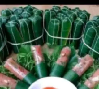 Đặc sản nem chua Thanh Hóa (10 cây) - 59.000 ₫ tại Tré Trộn Giang Hoàng & Chân Gà Sốt Thái - Trần Xuân Soạn