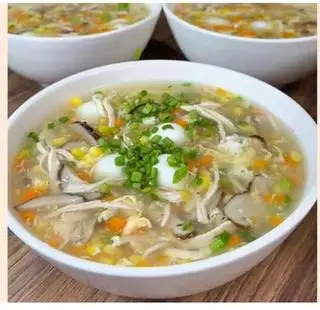 Hình ảnh súp gà đùi nấm trứng cút 2 quả