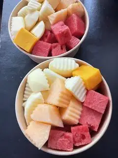 Hình ảnh COMBO TRÁI CÂY MIX TRUYỀN THỐNG (DƯA HẤU- DỨA -XOÀI- ỔI)