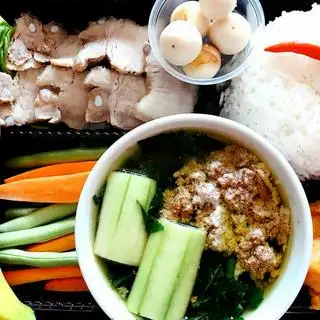 Combo 11 - cơm thịt luộc - trứng cuộn - 62.000 ₫ tại Quán Cơm Bắc - Cơm Văn Phòng - Đề Thám