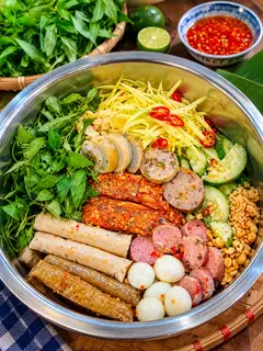 Hình ảnh Tré trộn tai heo đặc biệt lớn