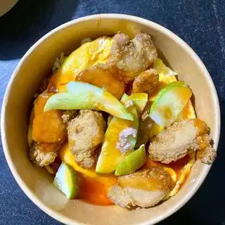 Hình ảnh Cơm Thịt Heo Chiên Giòn Phủ Trứng  + Canh Rong Biển Ngon