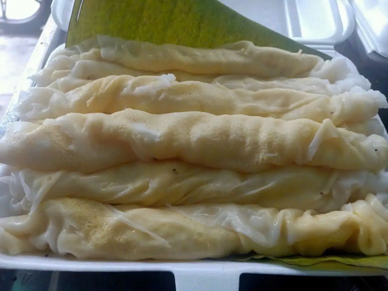 Bánh ướt trứng (3 dây) - 36.000 ₫ tại Tuấn Hoa - Bánh Cuốn Hà Nội & Bánh Mướt Nghệ An - Nguyễn Xí