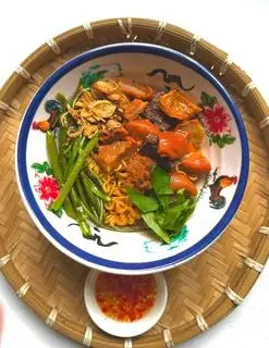 Hình ảnh Phá lấu mì trộn